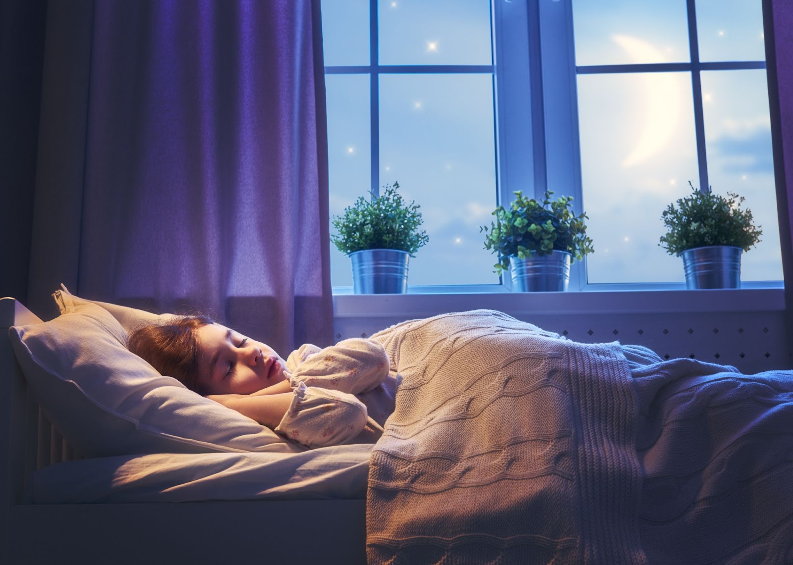 una ragazza dorme nel suo letto concetto di routine del sonno